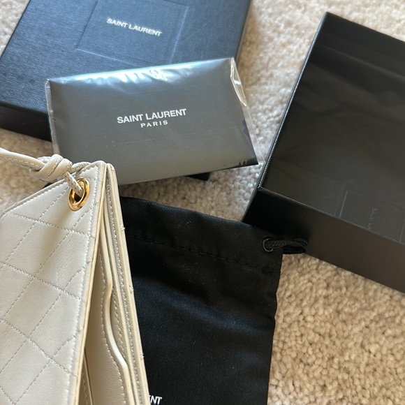 SAINT LAURENT FLIP CARD CASE IN QUILTED LAMBSKIN - Picture 4 of 7